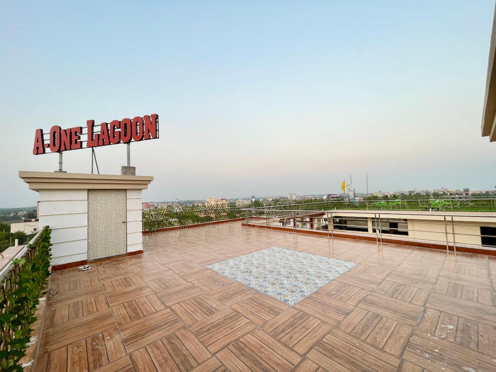 Hotel A One ! Puri, Breakfast Included- Swimming-Pool, Near Sea-Beach-And-Temple, Fully-Air-Conditioned-Hotel With-Lift-And-Parking-Facility - 1 מראה חיצוני תמונה