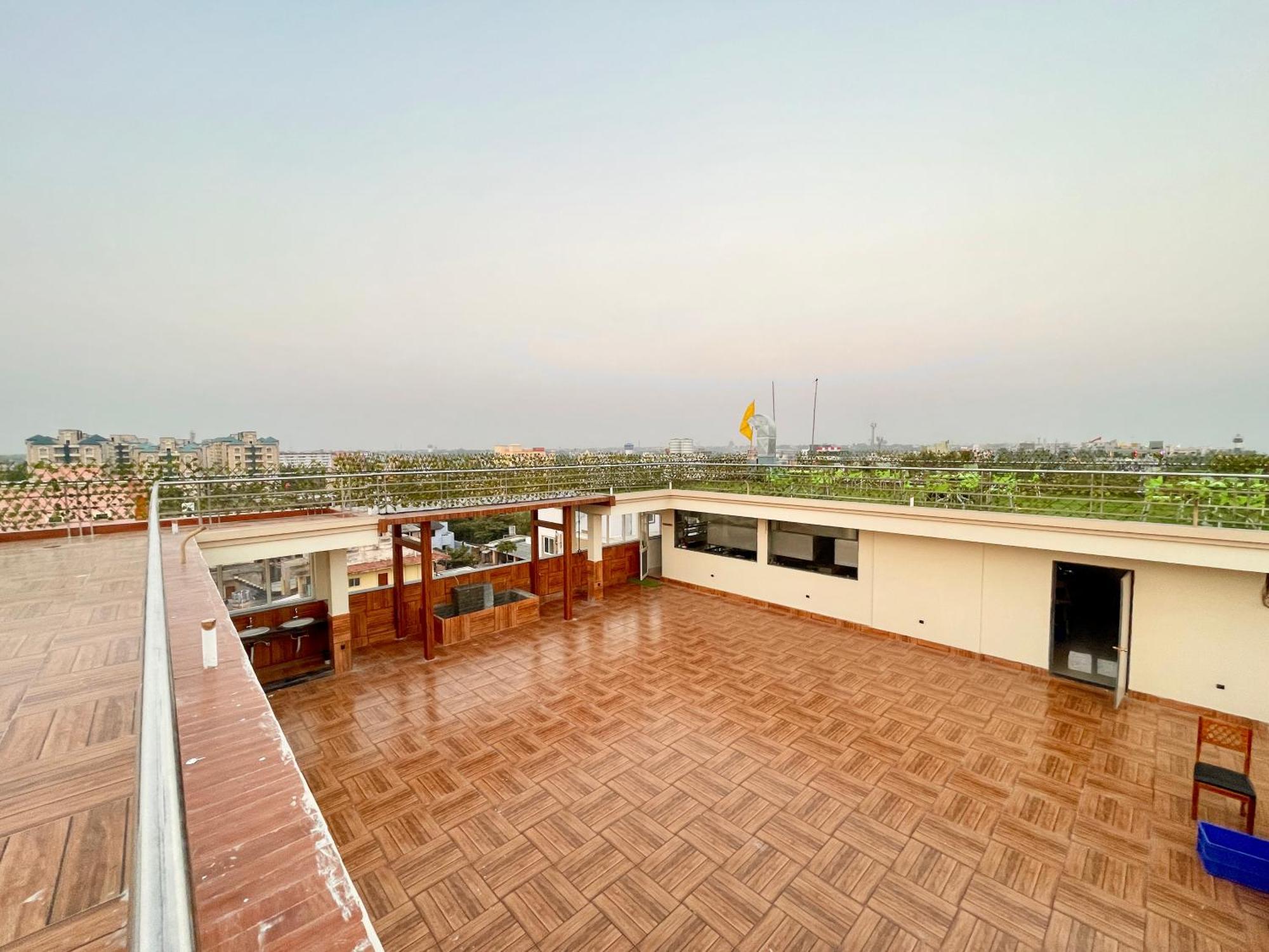 Hotel A One ! Puri, Breakfast Included- Swimming-Pool, Near Sea-Beach-And-Temple, Fully-Air-Conditioned-Hotel With-Lift-And-Parking-Facility - 1 מראה חיצוני תמונה
